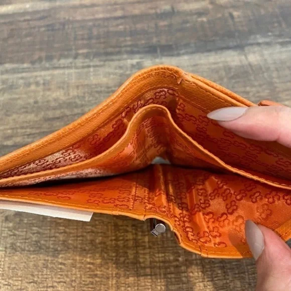 🚀SOLD 🧨Salvador Bachiller Spain
Snap closure bifold wallet w/ pen - Picture 7 of 8